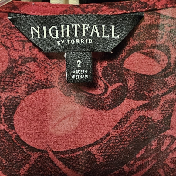 EUC Torrid Nightfall Red and Black Snake Print Sheer Kimono Sz 2 - Picture 2 of 3